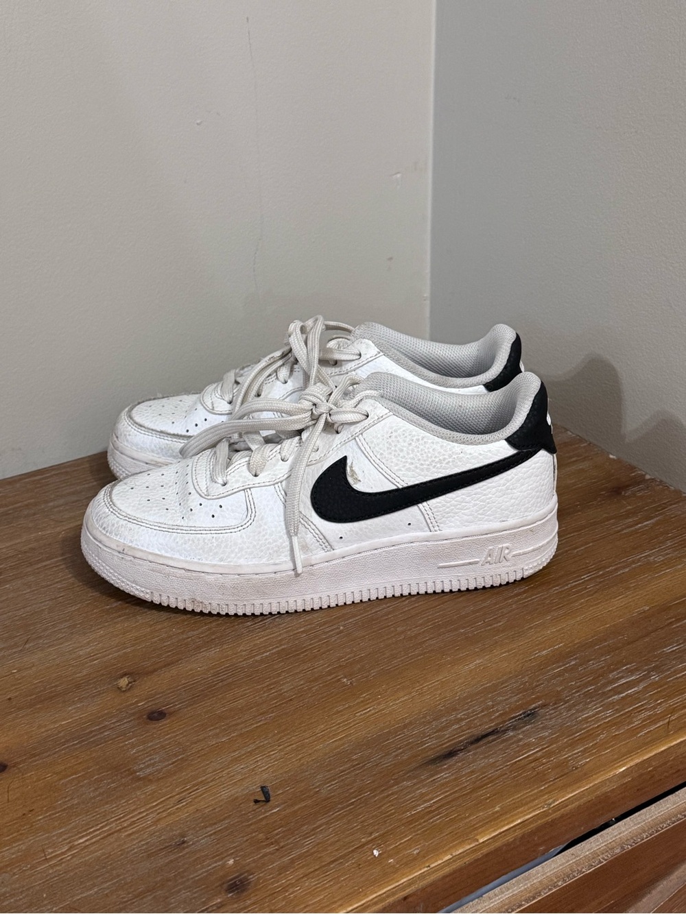 Nike Kids White Low-Top Sneakers with Black Swoosh